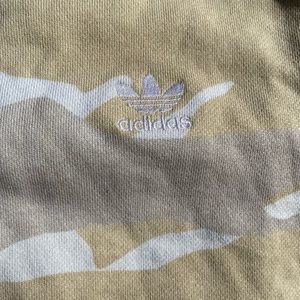 Adidas camo print desert color, crewneck pull over size xlarge